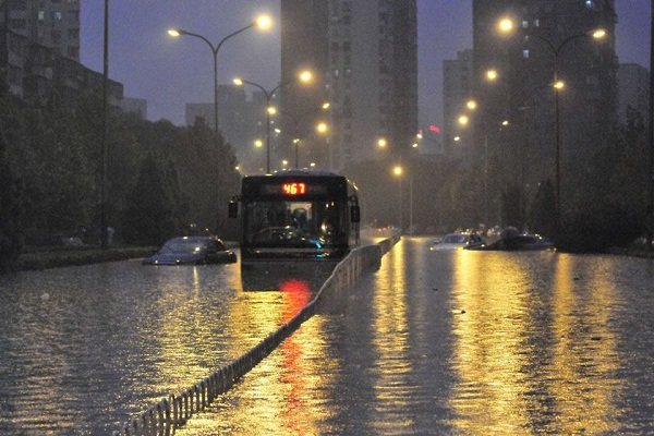 暴雨圖片.jpg